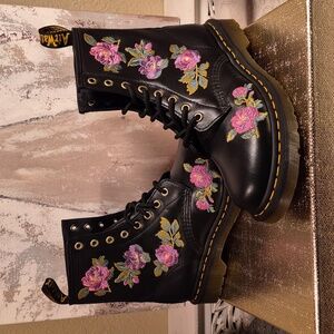 Dr. martens 1460 Vonda II Flower Embroidered Boot - Size 8 - EU 39